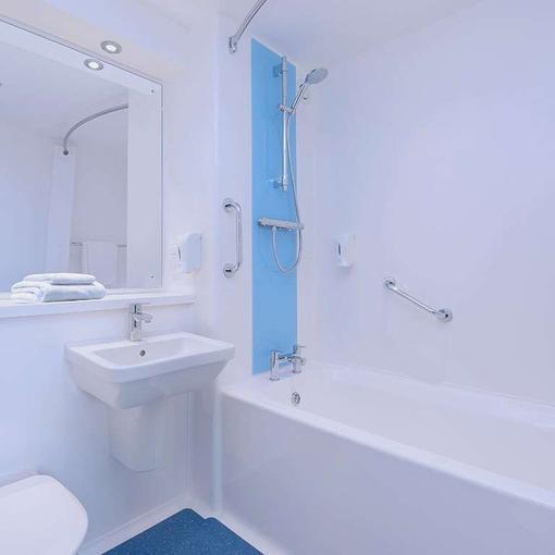 Travelodge London Richmond Central Bagian luar foto