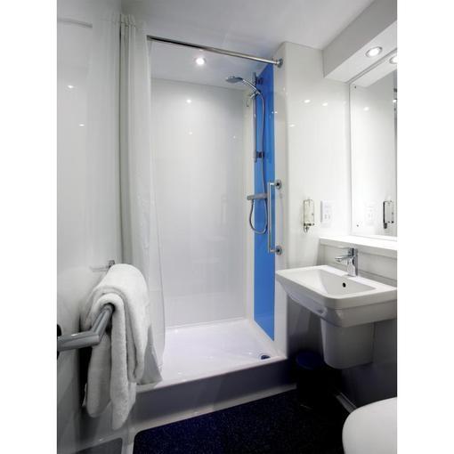 Travelodge London Richmond Central Bagian luar foto