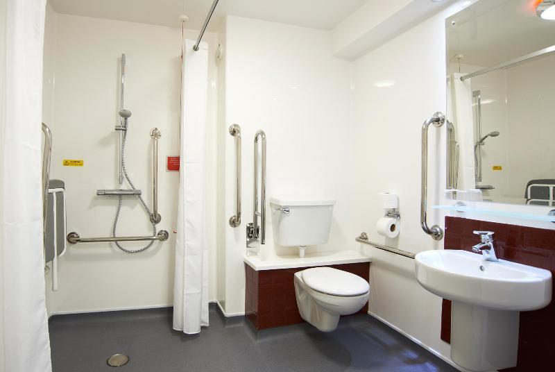 Travelodge London Richmond Central Bagian luar foto