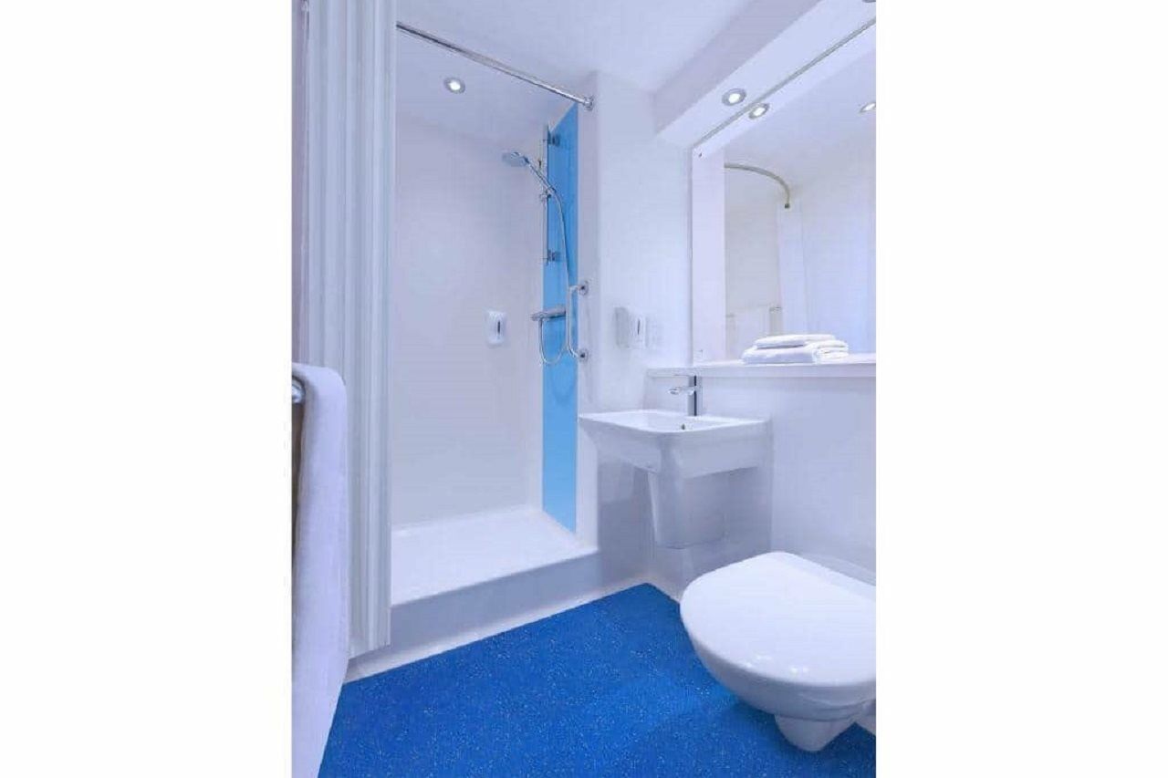 Travelodge London Richmond Central Bagian luar foto